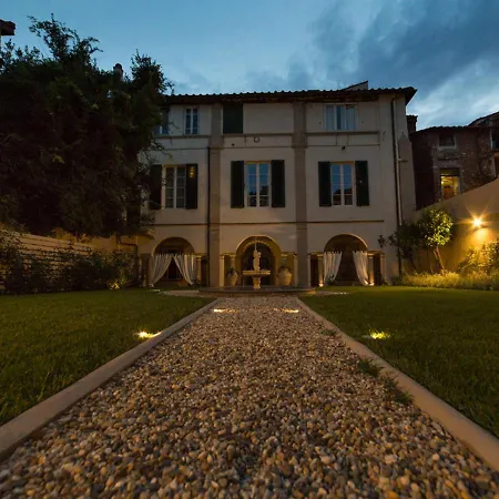 Lucus Exclusive Bed & Breakfast *